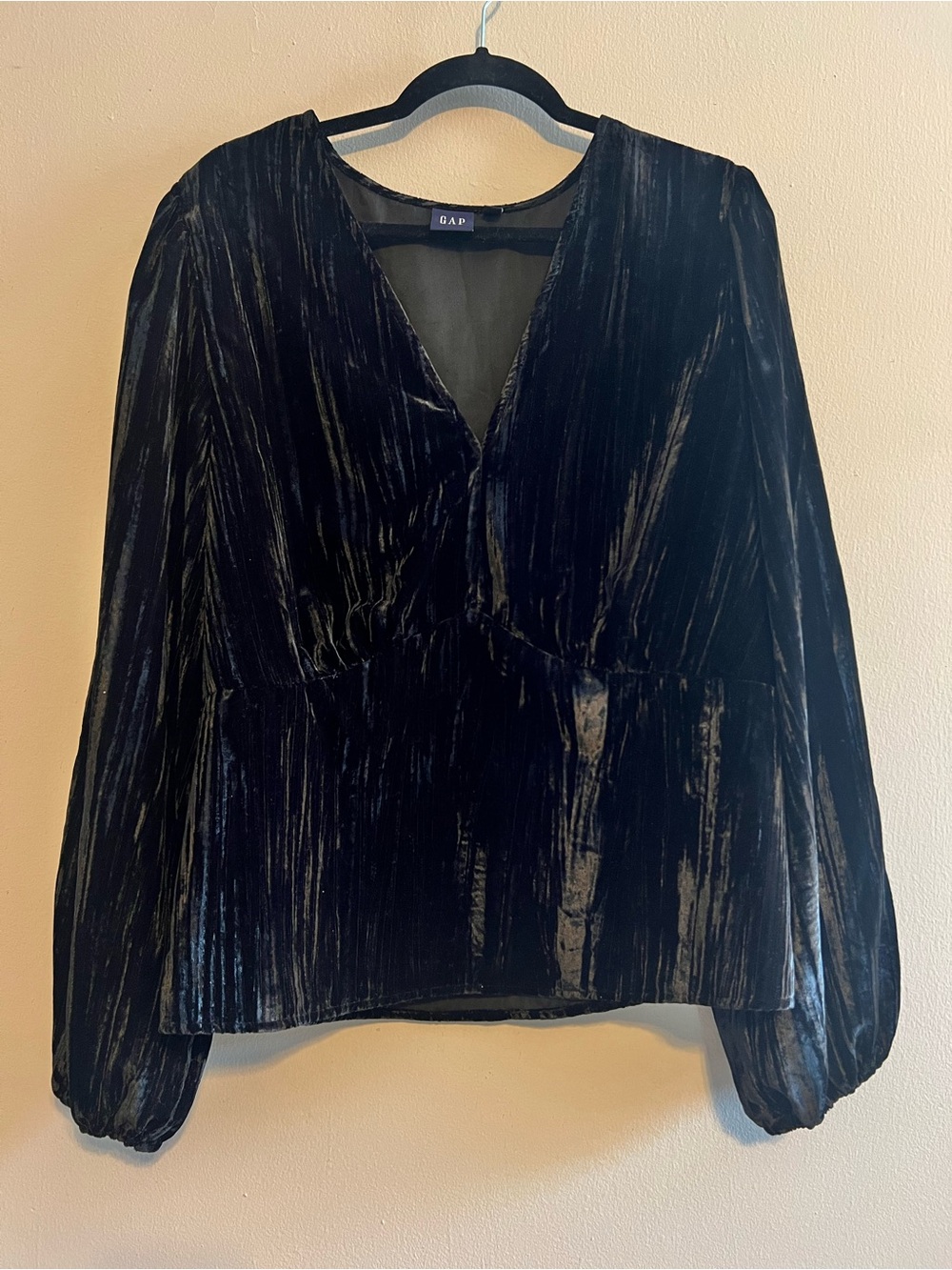 GAP Black Crushed Ribbed Velvet V-Neck Blouse | Women’s XXL